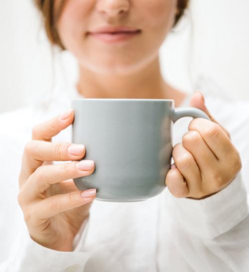Woman with a coffee cup mockup - 1215177