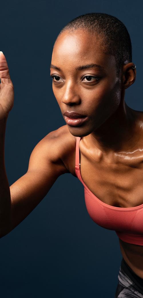 Sporty black women running - 2256184
