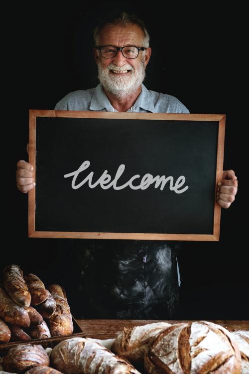 Baker holding a welcome sign - 485632