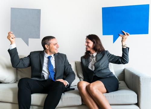Business couple with speech bubbles - 414517