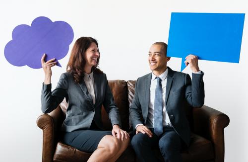 Business couple with speech bubbles - 414570