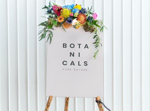 Floral painting canvas mockup on a stand - 1210161
