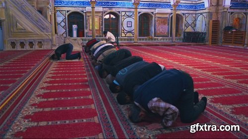 Men praying in mosque 4