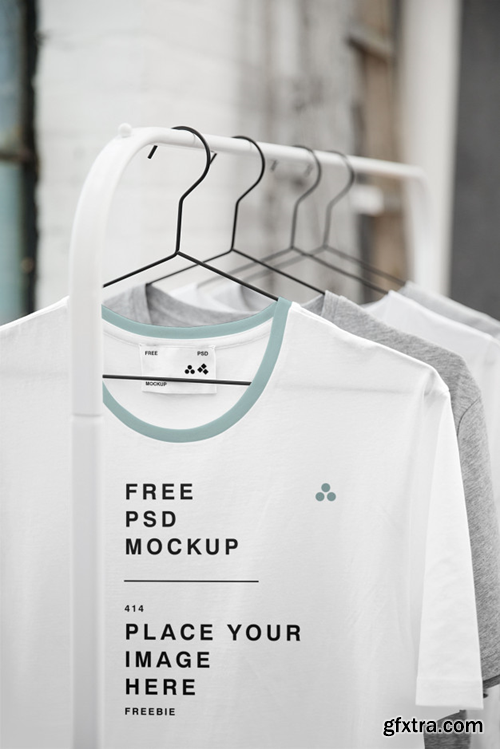Hanging t-shirt mockup Premium Psd