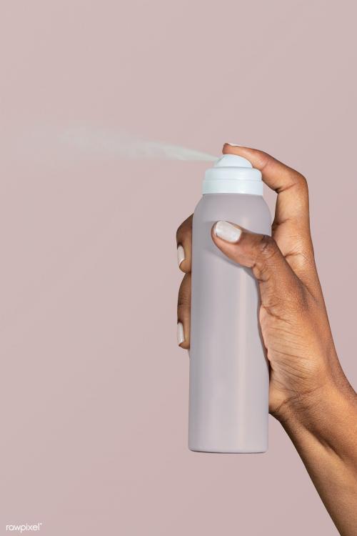 Black woman using a spray bottle psd mockup - 2056005