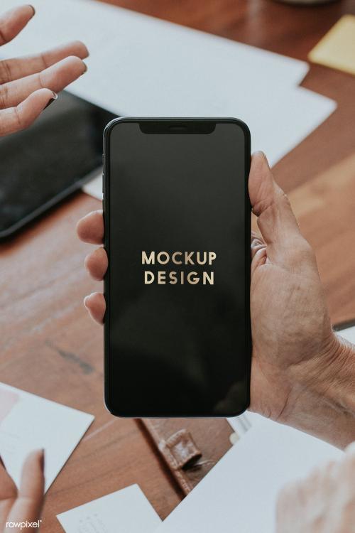 Woman holding a mobile phone screen mockup - 1216727