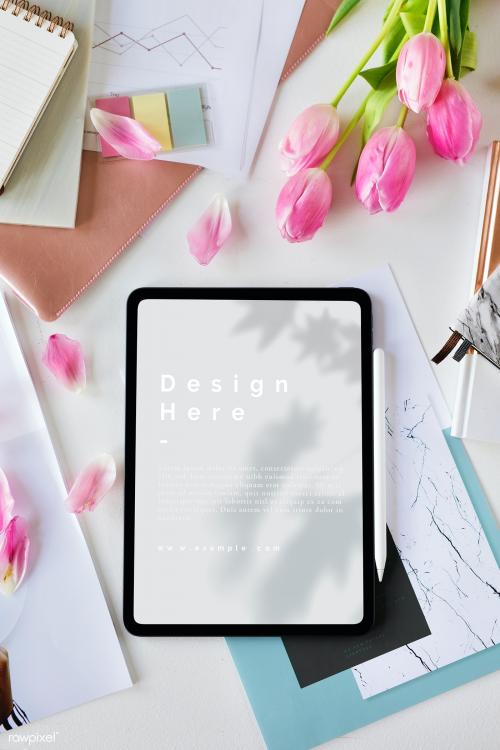 Digital tablet mockup on a table with flowers - 1220897