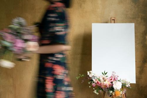 White canvas mockup with a bouquet of flowers - 1212432