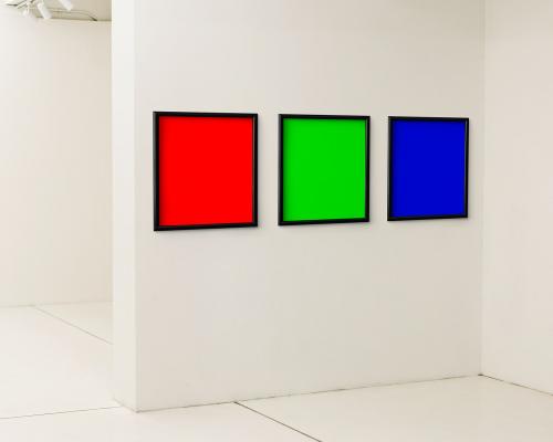 Colorful frame mockup in an art gallery - 586091