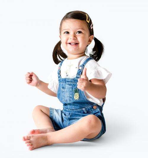 Cheerful little girl sitting in a studio - 536040