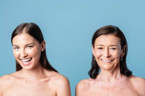Happy bare chested mother and daughter - 2230484