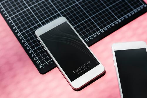 Smartphone mockups on the table - 502914