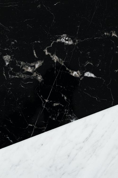Black smooth marble texture with white streaks - 2036904