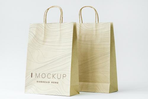 Paper bag mockup on the table - 502972