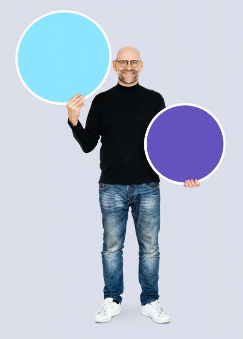 Man showing blank blue circle boards - 493300
