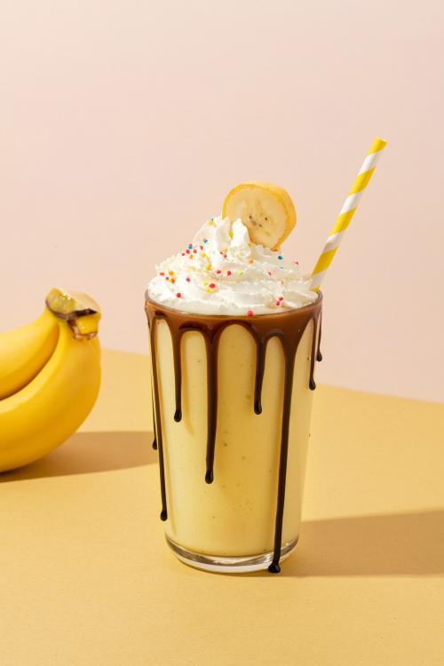 Chocolate banana milkshake with whipped cream - 2273461