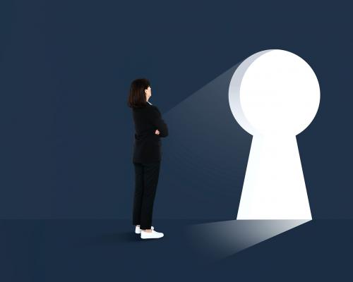Woman standing in front of a huge keyhole - 475334