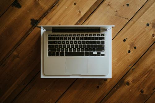 Aerial view of a white laptop on a wooden table - 598334