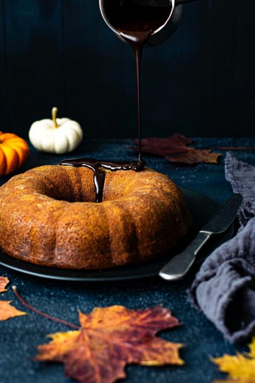 Chocolate covered pumpkin bundt cake - 1228625