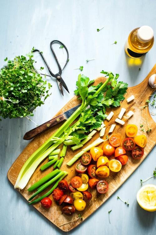 Sliced veggies on a cutting board - 893613