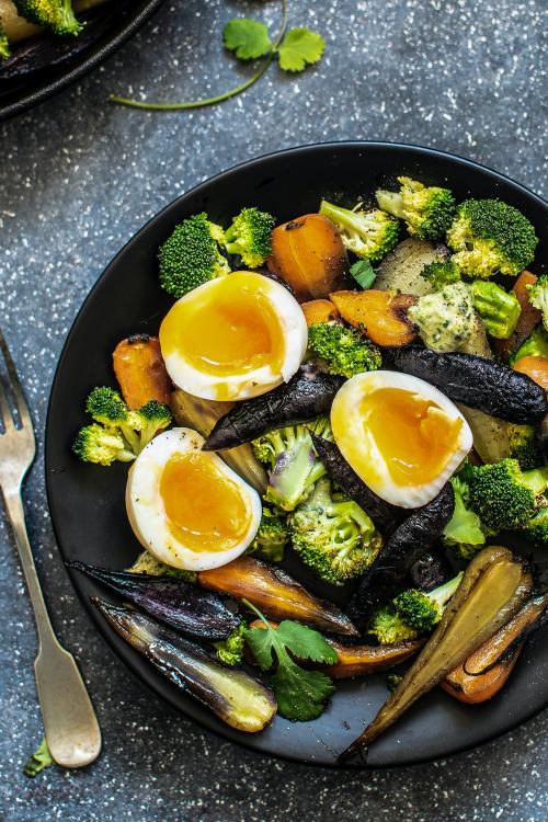 Freshly cooked veggies with boiled eggs - 893644