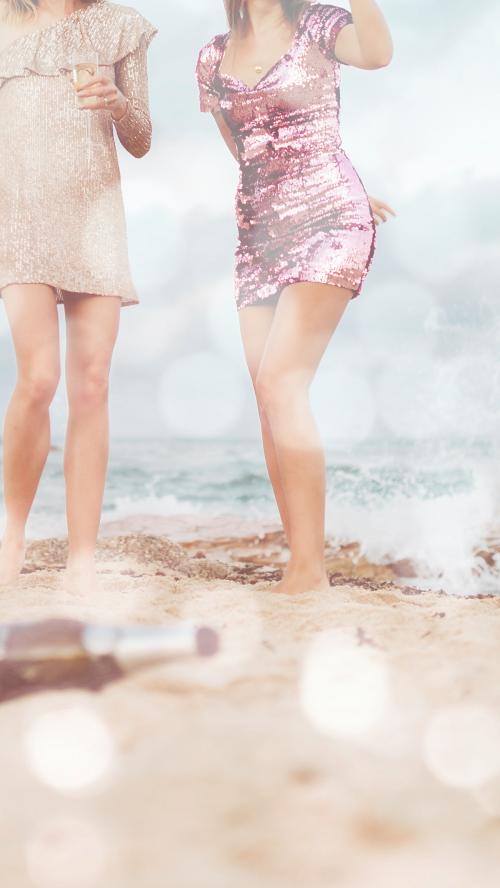 Women with champagne at the beach with bokeh effect mobile phone wallpaper - 1228563