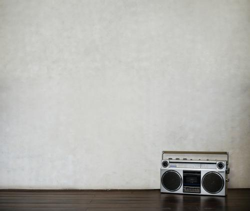 Old school radio on the floor - 6014