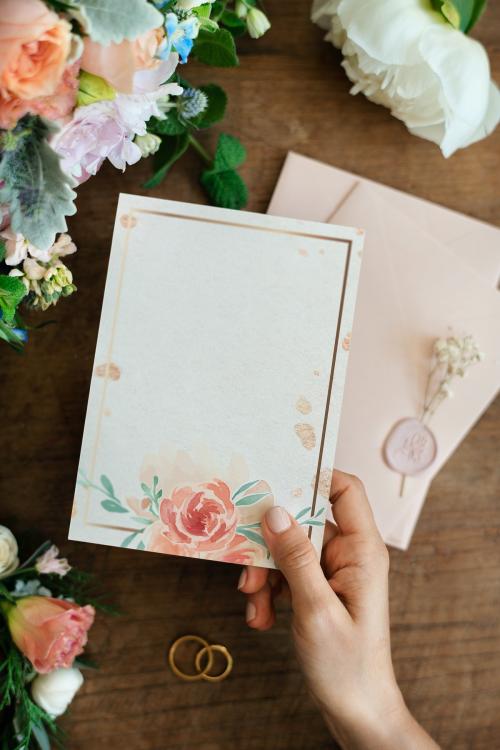 Woman holding a floral card mockup - 1209941
