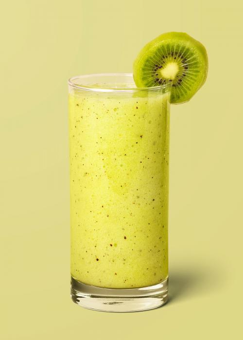 Fresh and healthy kiwi smoothie drink on background mockup - 2274786