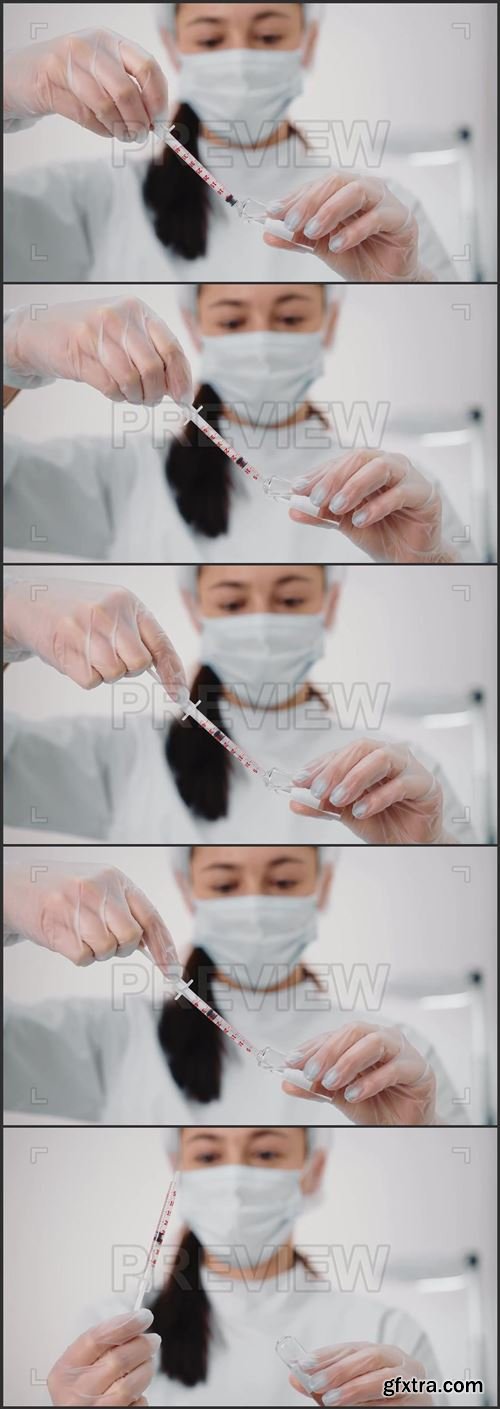 Nurse Draws The Vaccine 1031805