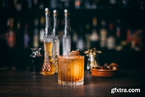 Cocktails & Drinks Photography Without a Studio or Expensive Lights Setup