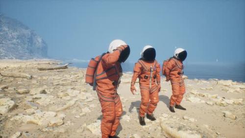 Videohive - Astronauts explore the mysterious landscapes of an alien planet - 47775447