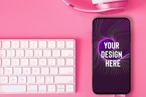 Premium PSD | Smartphone app screen with handphone and keyboard presentation mockup top view pink background Premium PSD